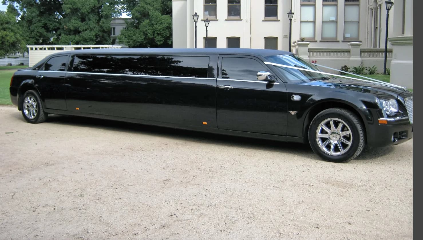 Chrysler 300C Stretch Limousine chauffeur car